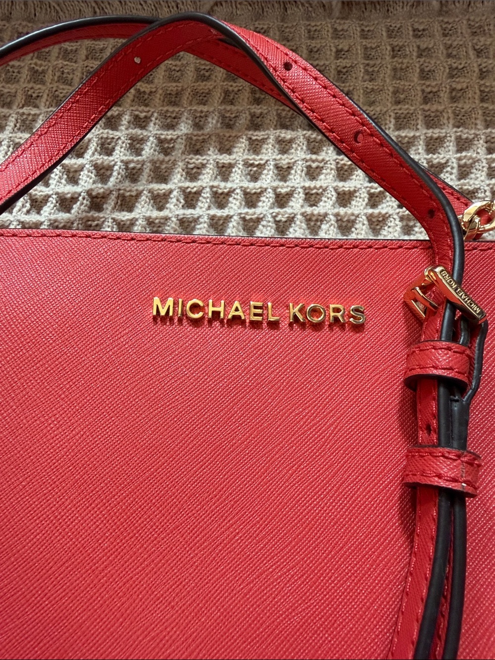 Michael Kors Red Saffiano Leather Crossbody Bag Gold Hardware MK PURSE - Picture 2 of 14